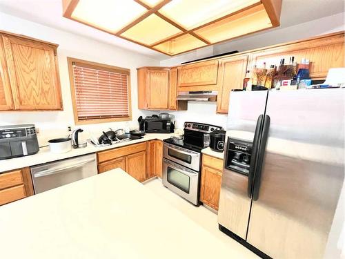 3206 46 Avenue, Athabasca, AB - Indoor Photo Showing Kitchen With Double Sink