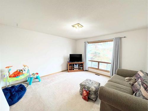 3206 46 Avenue, Athabasca, AB - Indoor Photo Showing Living Room