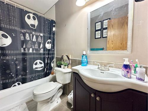 21 Hollinger Drive, Swan Hills, AB - Indoor Photo Showing Bathroom