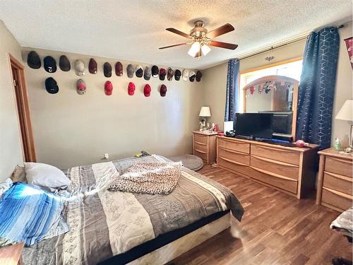21 Hollinger Drive, Swan Hills, AB - Indoor Photo Showing Bedroom