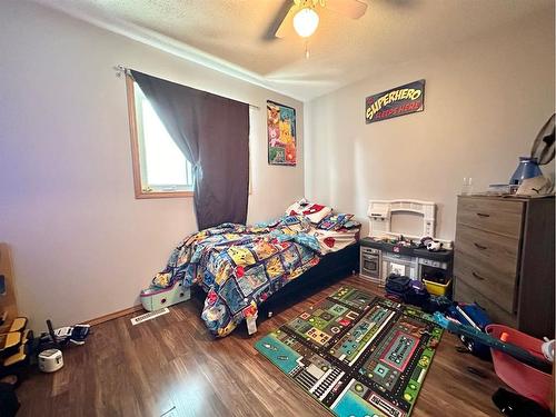 21 Hollinger Drive, Swan Hills, AB - Indoor Photo Showing Bedroom