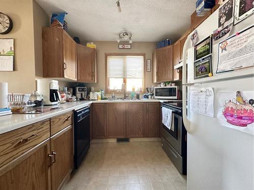 21 Hollinger Drive, Swan Hills, AB - Indoor Photo Showing Kitchen