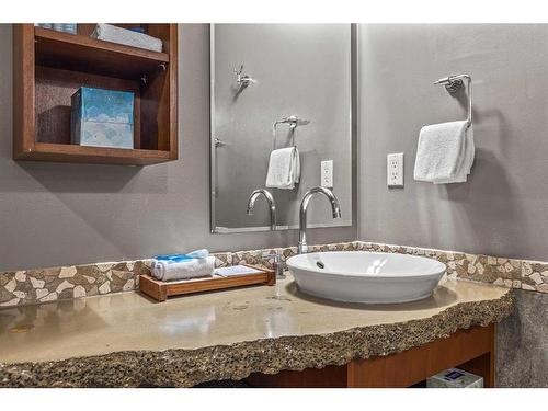 301-191 Kananaskis Way, Canmore, AB - Indoor Photo Showing Bathroom
