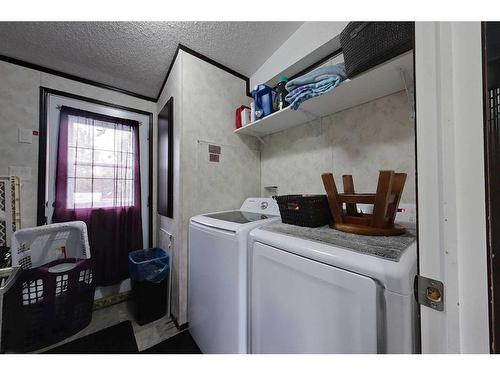 2330 Waskway Dr, Wabasca, AB - Indoor Photo Showing Laundry Room