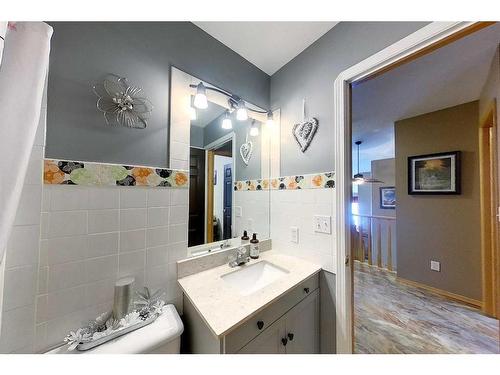 90 Park Drive, Whitecourt, AB - Indoor Photo Showing Bathroom