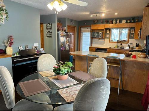 12 Kings Court, Whitecourt, AB - Indoor Photo Showing Dining Room