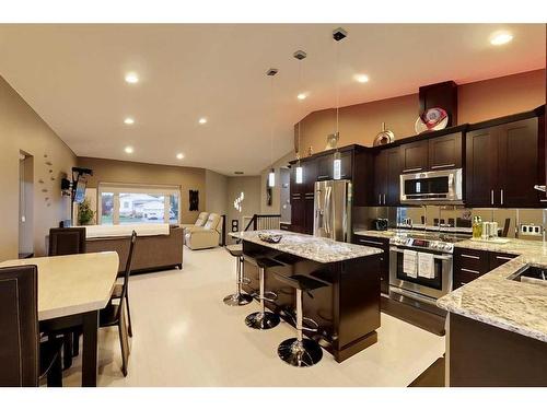 321 13 Street Se, Slave Lake, AB - Indoor Photo Showing Kitchen With Upgraded Kitchen