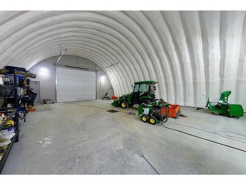 19418 530A Township Road, Rural Yellowhead County, AB - Indoor Photo Showing Garage