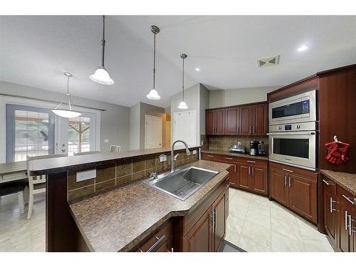 19418 530A Township Road, Rural Yellowhead County, AB - Indoor Photo Showing Kitchen With Upgraded Kitchen