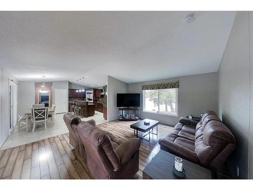 19418 530A Township Road, Rural Yellowhead County, AB - Indoor Photo Showing Living Room