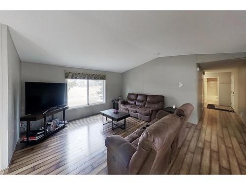 19418 530A Township Road, Rural Yellowhead County, AB - Indoor Photo Showing Living Room