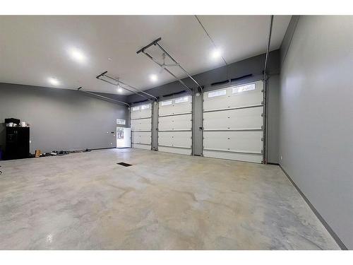 19418 530A Township Road, Rural Yellowhead County, AB - Indoor Photo Showing Garage