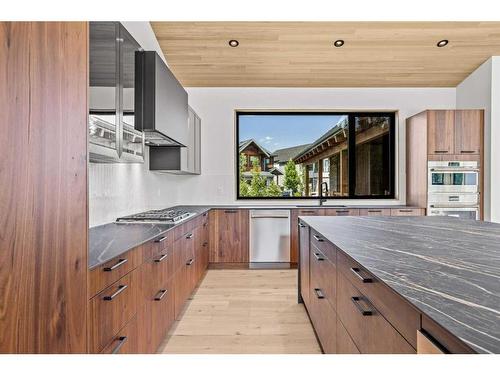 509 Stewart Creek Close, Canmore, AB - Indoor Photo Showing Kitchen