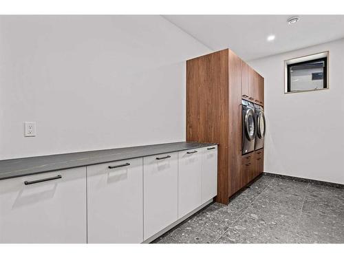 509 Stewart Creek Close, Canmore, AB - Indoor Photo Showing Laundry Room