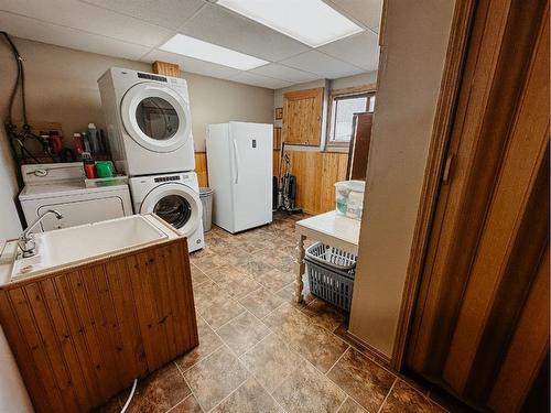 8 Park Drive, Whitecourt, AB - Indoor Photo Showing Laundry Room