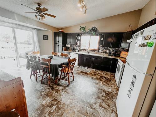 8 Park Drive, Whitecourt, AB - Indoor Photo Showing Dining Room