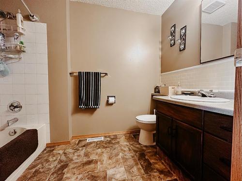 8 Park Drive, Whitecourt, AB - Indoor Photo Showing Bathroom