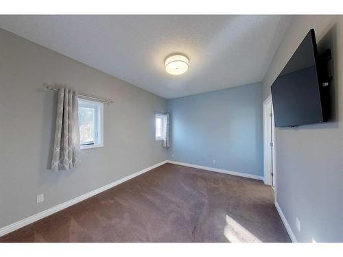 7111 South Glen Avenue, Edson, AB - Indoor Photo Showing Other Room