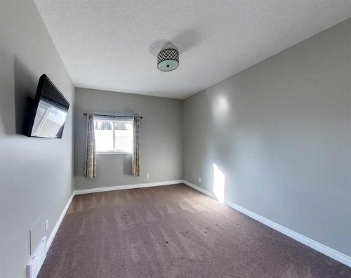 7111 South Glen Avenue, Edson, AB - Indoor Photo Showing Other Room