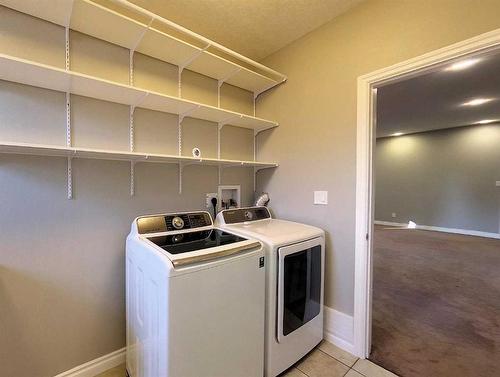 7111 South Glen Avenue, Edson, AB - Indoor Photo Showing Laundry Room