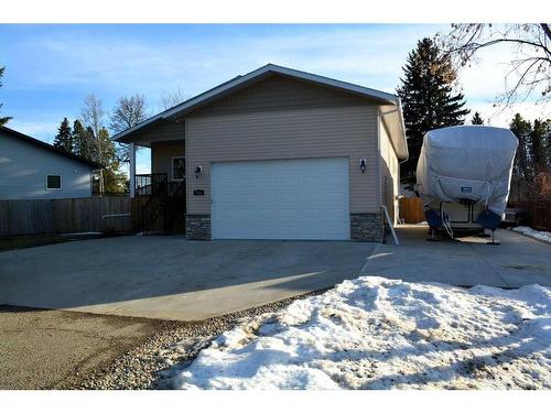 7111 South Glen Avenue, Edson, AB - Outdoor