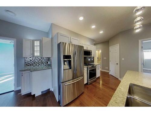 7111 South Glen Avenue, Edson, AB - Indoor Photo Showing Kitchen