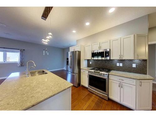 7111 South Glen Avenue, Edson, AB - Indoor Photo Showing Kitchen With Double Sink