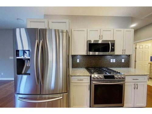 7111 South Glen Avenue, Edson, AB - Indoor Photo Showing Kitchen