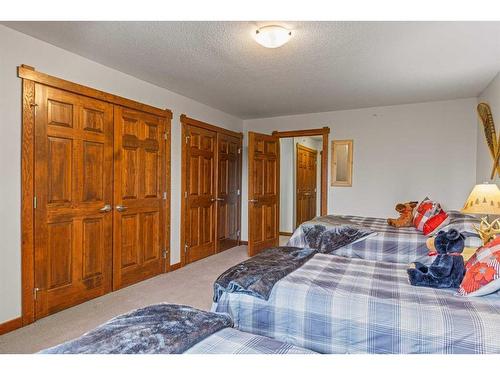 306-170 Crossbow Place, Canmore, AB - Indoor Photo Showing Bedroom