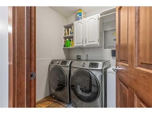 306-170 Crossbow Place, Canmore, AB - Indoor Photo Showing Laundry Room