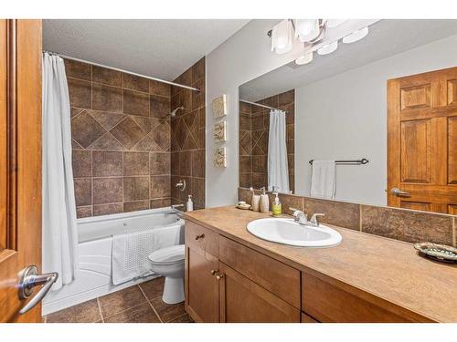 306-170 Crossbow Place, Canmore, AB - Indoor Photo Showing Bathroom
