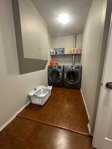 1206 61 Street, Edson, AB - Indoor Photo Showing Laundry Room