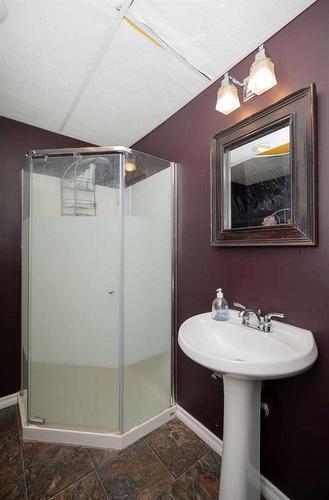 4904 50 Street, Colinton, AB - Indoor Photo Showing Bathroom