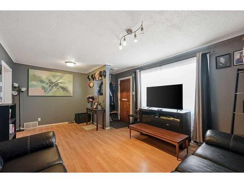 4904 50 Street, Colinton, AB - Indoor Photo Showing Other Room