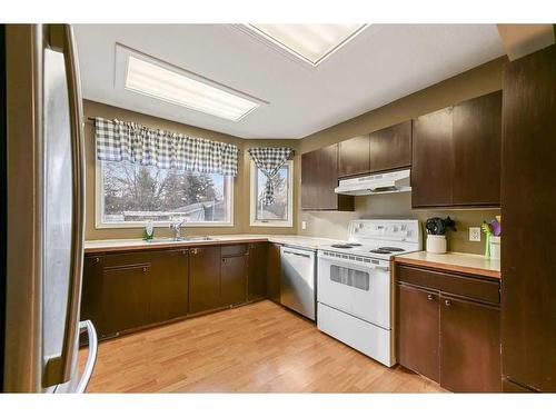 4904 50 Street, Colinton, AB - Indoor Photo Showing Kitchen