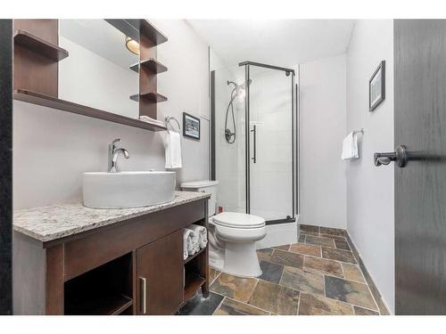 216-901 Mountain Street, Canmore, AB - Indoor Photo Showing Bathroom
