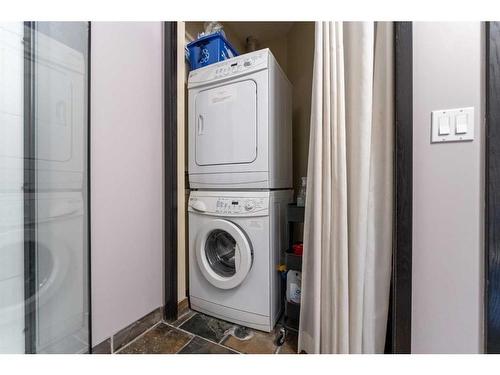 216-901 Mountain Street, Canmore, AB - Indoor Photo Showing Laundry Room
