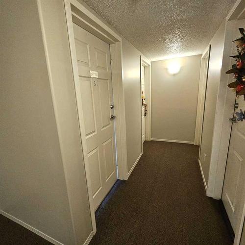 202-777 48 Street, Edson, AB - Indoor Photo Showing Other Room