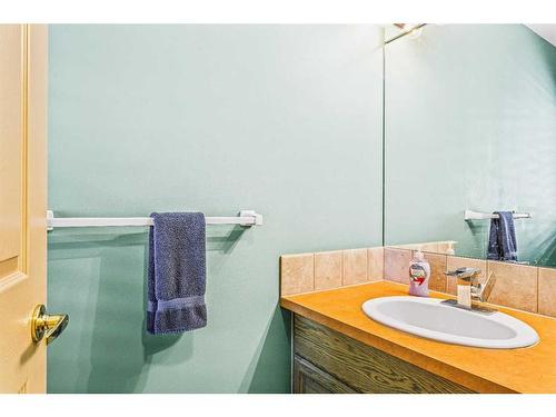 14 Antelope Lane, Banff, AB - Indoor Photo Showing Bathroom