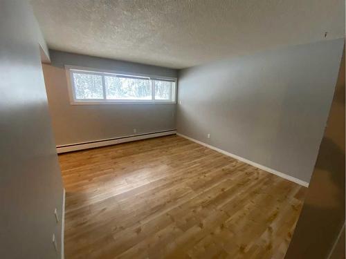 2-506 41 Street, Edson, AB - Indoor Photo Showing Other Room