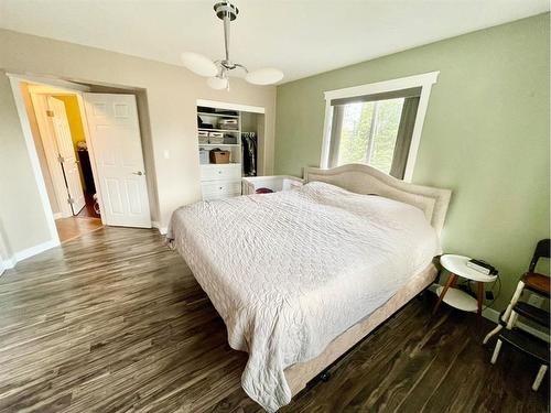 3-24426 East River Road, Rural Yellowhead County, AB - Indoor Photo Showing Bedroom