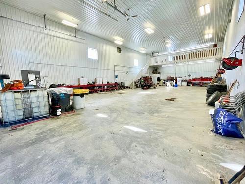 3-24426 East River Road, Rural Yellowhead County, AB - Indoor Photo Showing Garage