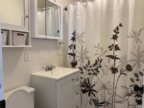 5110 6 Avenue, Edson, AB - Indoor Photo Showing Bathroom
