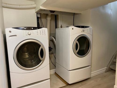 5110 6 Avenue, Edson, AB - Indoor Photo Showing Laundry Room