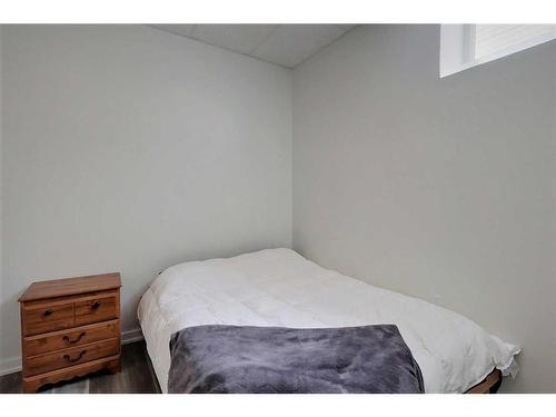 301 12 Street Se, Slave Lake, AB - Indoor Photo Showing Bedroom