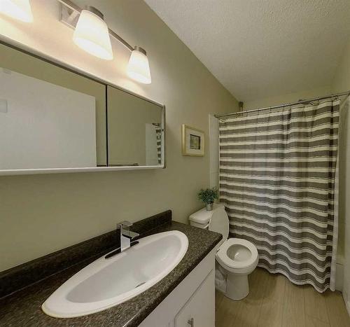 307B-5611 9 Avenue, Edson, AB - Indoor Photo Showing Bathroom