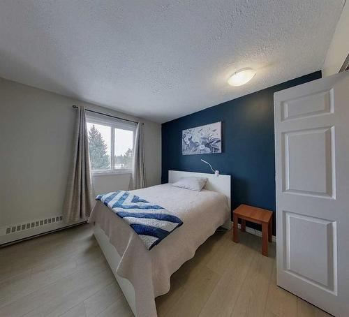 307B-5611 9 Avenue, Edson, AB - Indoor Photo Showing Bedroom
