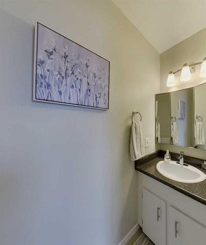 307B-5611 9 Avenue, Edson, AB - Indoor Photo Showing Bathroom