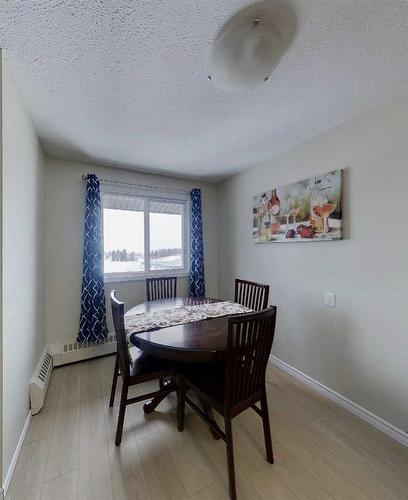 307B-5611 9 Avenue, Edson, AB - Indoor Photo Showing Dining Room