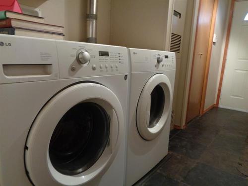 1831 63 Street, Edson, AB - Indoor Photo Showing Laundry Room